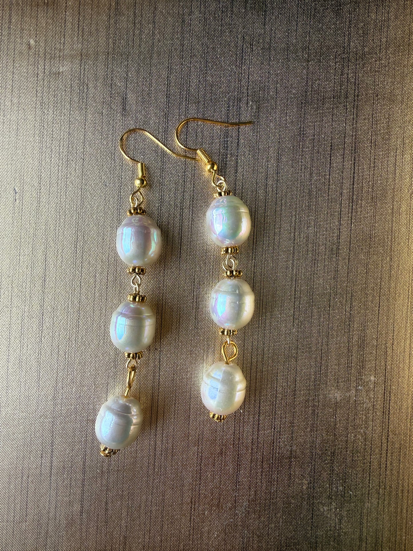 Dew Drop Pearl Earrings (Gold)