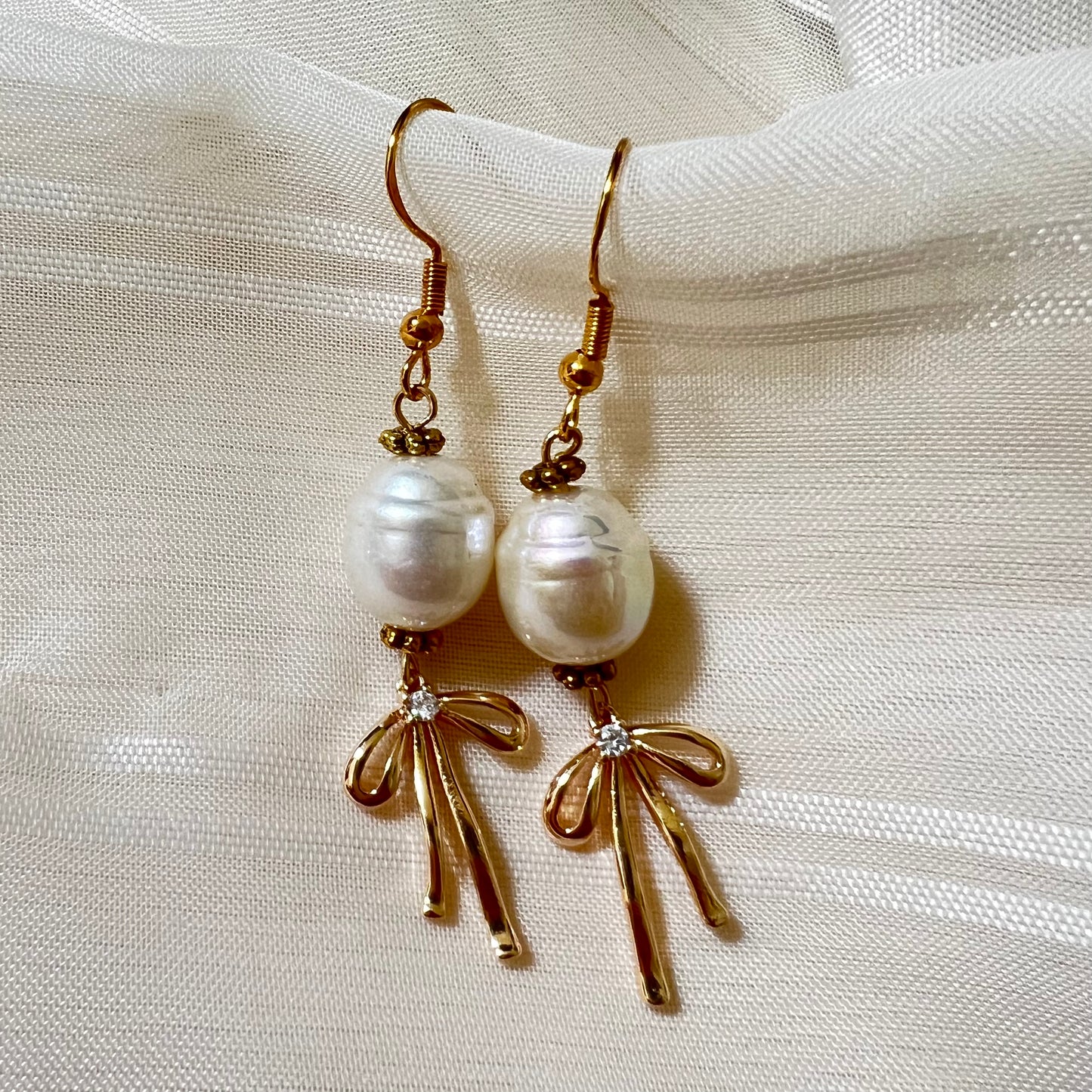 Bowtiful Pearl Dangles (Short Pearl)